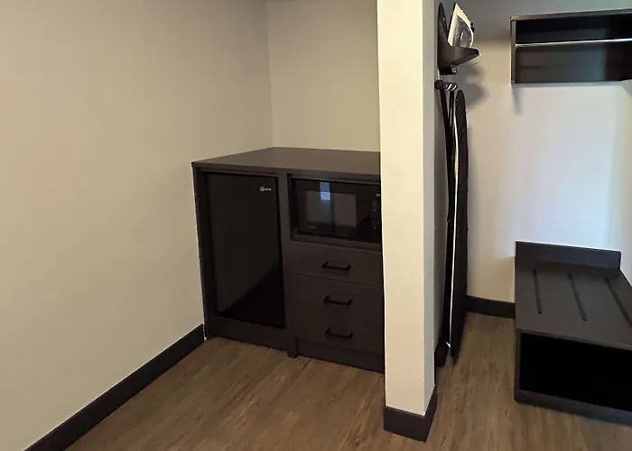 Studio 6 Suites Gardena, Ca